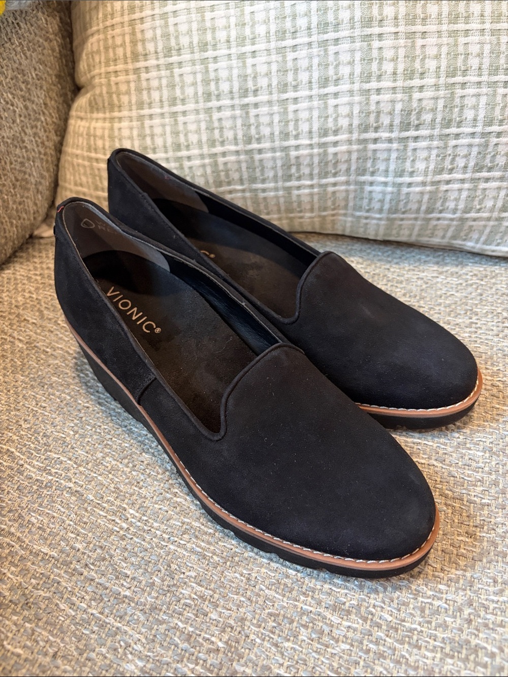 Vionic Willa Wedge Loafer Black Suede Flats Shoe water repellant - Picture 2 of 9